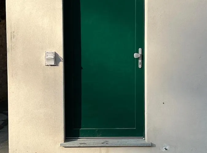 Green Door 1974 نيف